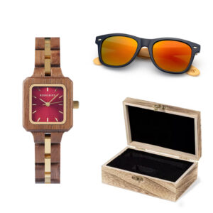 zenska-rocna-ura-in-lesena-ocala